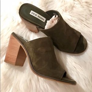Steve Madden Olive Suede Mules Peep toe
